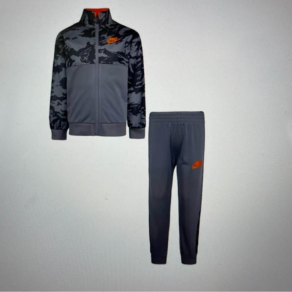 COPY - NWT size 6Y Nike track suit